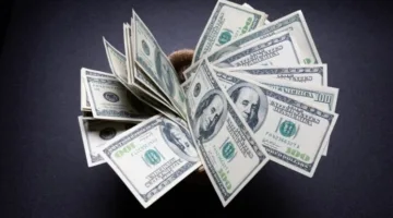 الدولار يهبط مقابل الين في ظل التوترات الجيوسياسية وانتظار قرار أسعار الفائدة