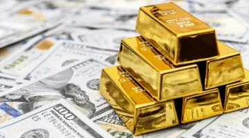 الذهب يعاني من تراجع أسبوعي في ظل عدم اليقين الجيوسياسي واستمرار معدلات الفائدة الأمريكية ثابتة.