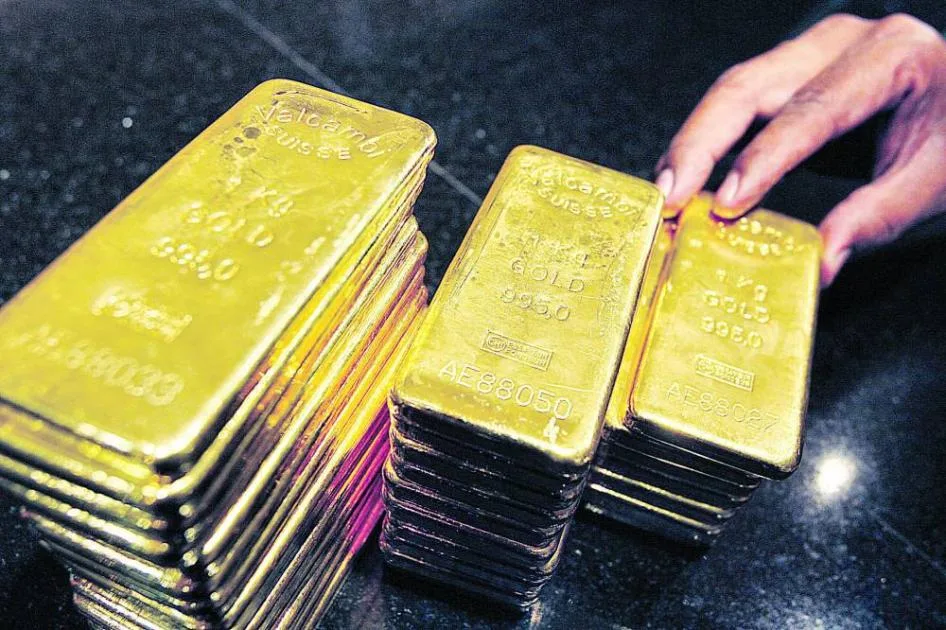 الذهب يواجه احتمال تكبد خسائر أسبوعية نتيجة انخفاض الطلب على الملاذات الآمنة