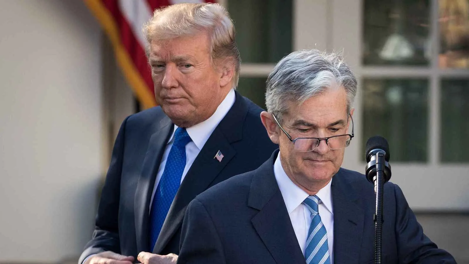 الرئيس الأمريكي يدعو لتقليص سعر الفائدة إلى 1% وينتقد باول بشدة الرئيس الأمريكي يدعو لتقليص سعر الفائدة إلى 1% وينتقد باول بشدة