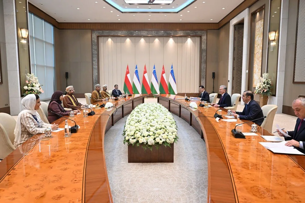 الرئيس الأوزبكي يرحب بوزير التجارة والصناعة وتعزيز الاستثمار