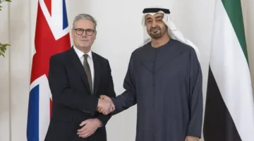 الرئيس الإماراتي محمد بن زايد يلتقي برئيس وزراء بريطانيا لمناقشة العلاقات الثنائية وتطورات المنطقة العربية.