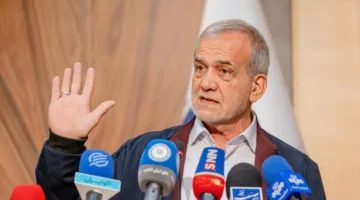 الرئيس الإيراني: لن نوافق على وقف البرامج النووية السلمية