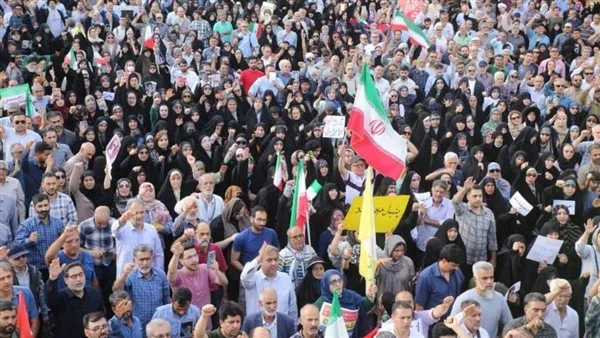 الرئيس الإيراني يتظاهر في طهران احتجاجًا على الض strikes الأمريكية الرئيس الإيراني يتظاهر في طهران احتجاجًا على الض strikes الأمريكية