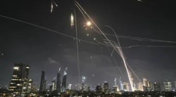 الرئيس الإيراني يحذر من رد فعل أشد إذا استمرت الهجمات الإسرائيلية