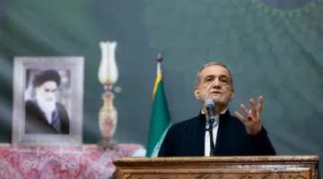 الرئيس الإيراني يهدد بأن يجعل إسرائيل ‘تأسف’ بعد الضربات التي شنتها.