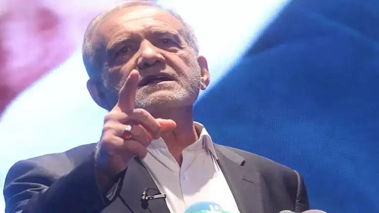 الرئيس الإيراني يوجه رسالة لماكرون: لن نتخلى عن حقوقنا النووية وسنرد على الاعتداءات.