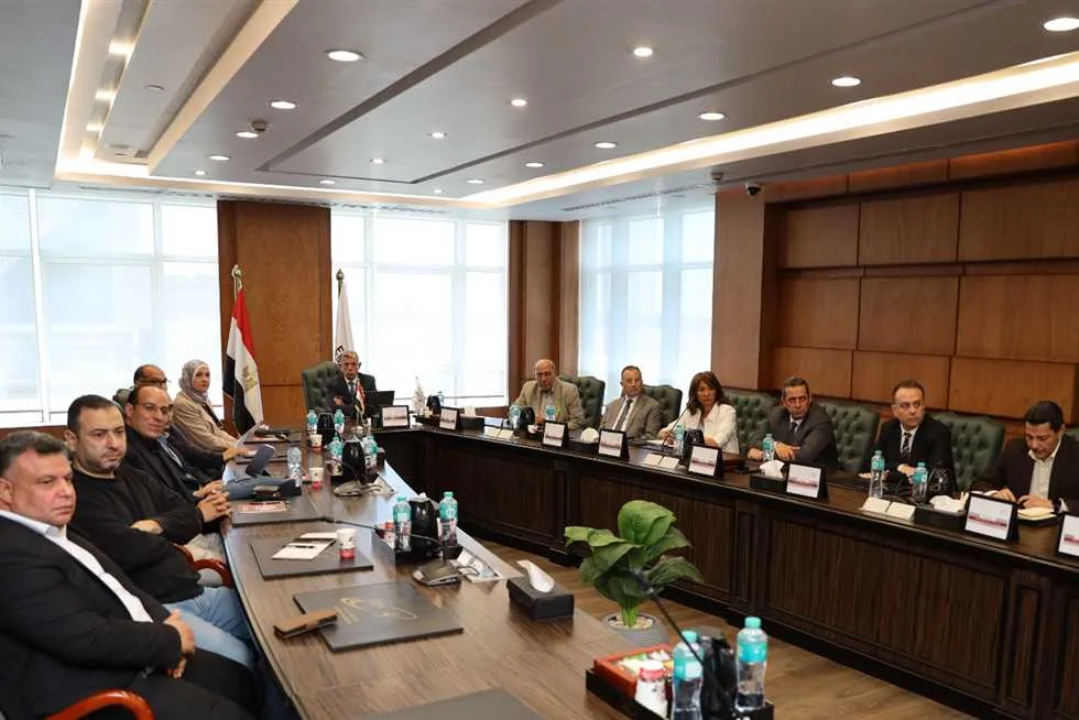 الرئيس التنفيذي لوكالة الفضاء المصرية يلتقي برئيس معهد أبحاث الإلكترونيات الرئيس التنفيذي لوكالة الفضاء المصرية يلتقي برئيس معهد أبحاث الإلكترونيات