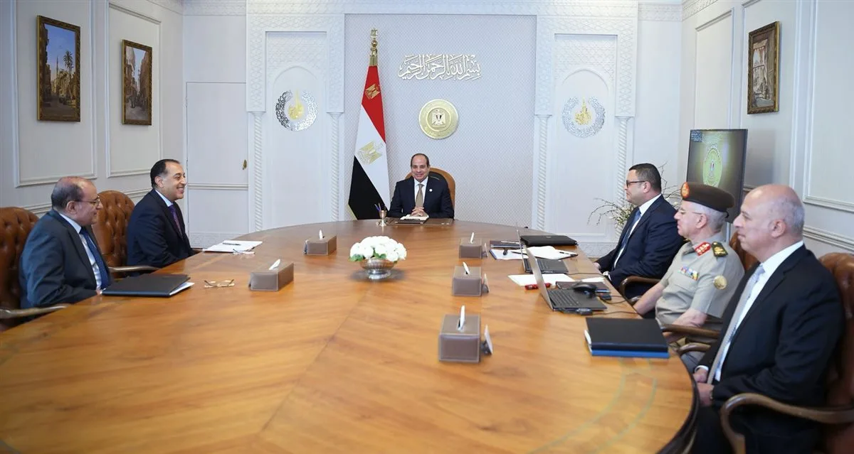 الرئيس السيسي: أهمية إتمام المشاريع حسب المواعيد المحددة دون تأخير الرئيس السيسي: أهمية إتمام المشاريع حسب المواعيد المحددة دون تأخير