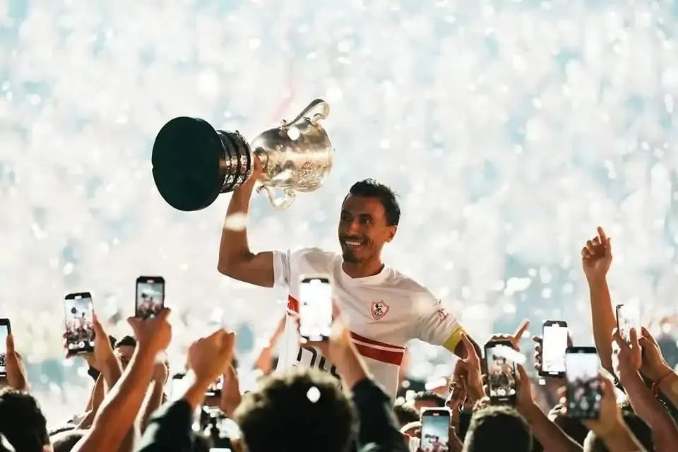 الزمالك يجهز لتكريم عبد الشافي بعد اعتزاله ويدرس مستقبله في النادي الأبيض.