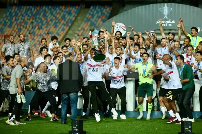 الزمالك يعلن رسميًا عن توقيع عقد مع شركة دولية لتوفير الملابس الرياضية لمدة ثلاث سنوات. الزمالك يعلن رسميًا عن توقيع عقد مع شركة دولية لتوفير الملابس الرياضية لمدة ثلاث سنوات.