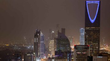 السعودية تتعاون مع “إنفست إيندستريال” لتعزيز توطين الصناعات المتطورة