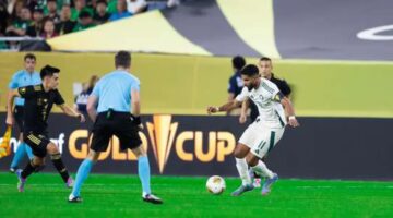 السعودية تخرج من البطولة الذهبية بعد خسارتها أمام المكسيك بهدفين.