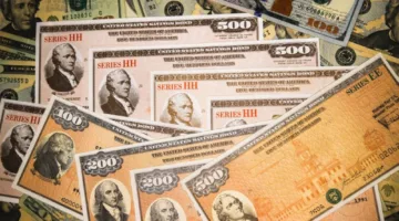 السعودية ترفع استثماراتها في سندات الخزانة الأمريكية إلى 2.2 مليار دولار في شهر أبريل.
