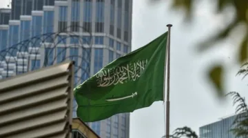 السعودية تعرب عن قلقها العميق حيال استهداف الولايات المتحدة للمنشآت النووية الإيرانية وتحث على تجنب التصعيد.