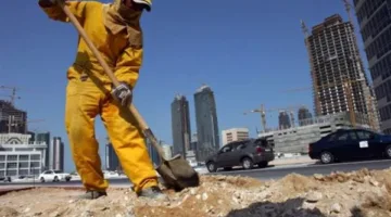 السعودية تمنع العمل في فترة الظهيرة