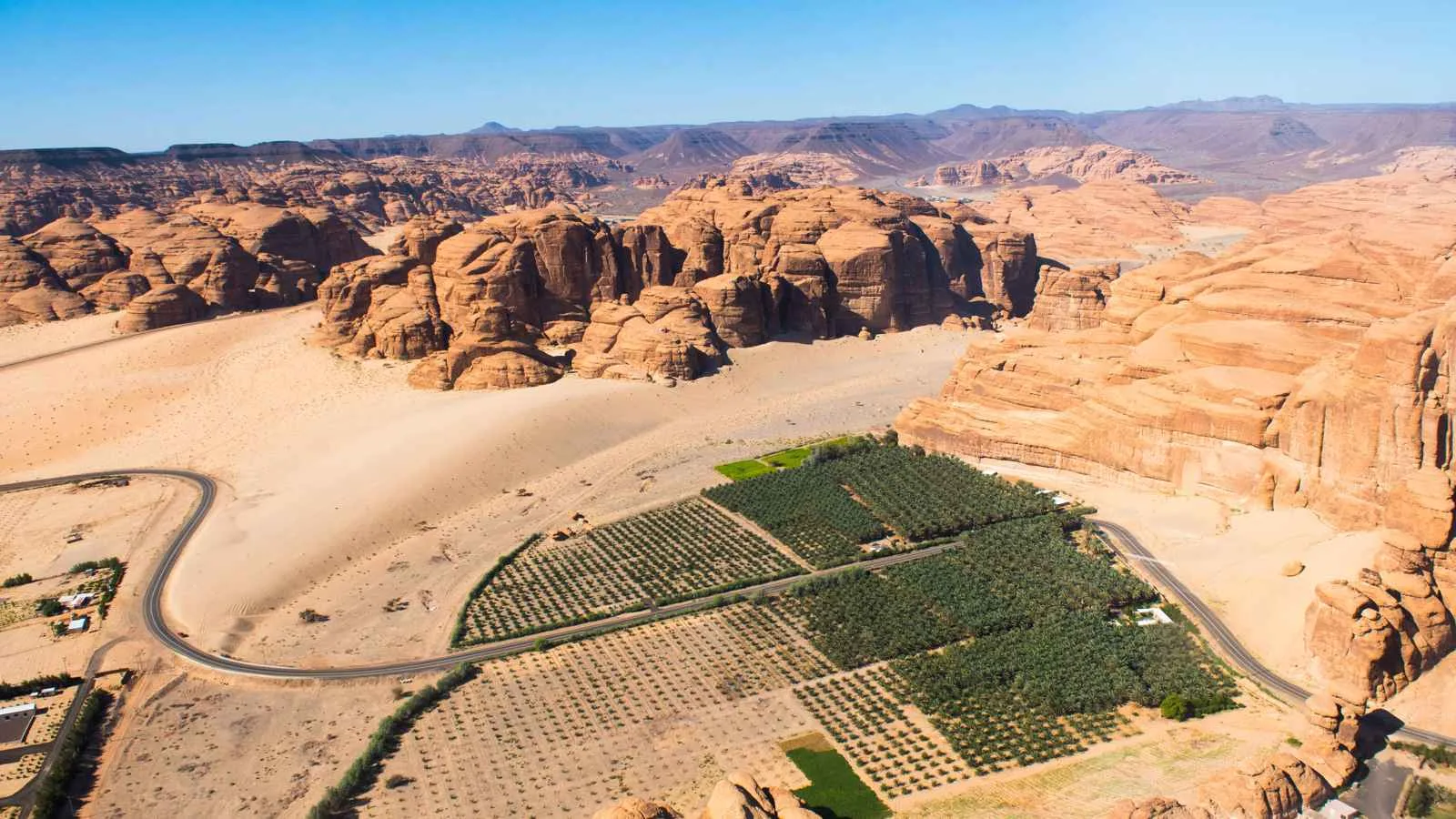 السعودية تُطلق صندوقاً بقيمة 5 مليارات دولار لتعزيز الأمن الغذائي في دول الخليج العربي. السعودية تُطلق صندوقاً بقيمة 5 مليارات دولار لتعزيز الأمن الغذائي في دول الخليج العربي.