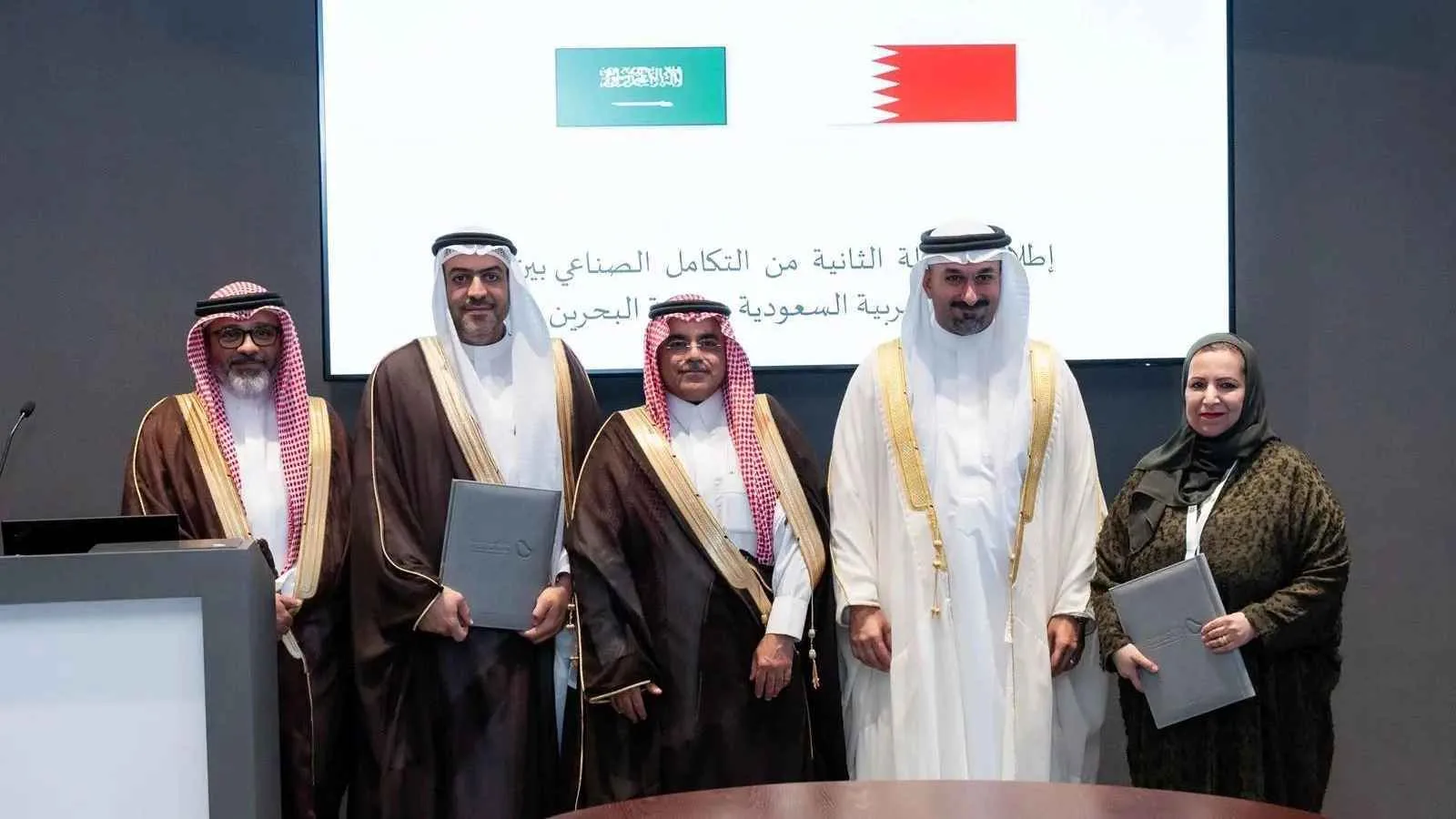 السعودية والبحرين تطلقان عصرًا جديدًا في التعاون الصناعي لتعزيز الاستثمارات. السعودية والبحرين تطلقان عصرًا جديدًا في التعاون الصناعي لتعزيز الاستثمارات.