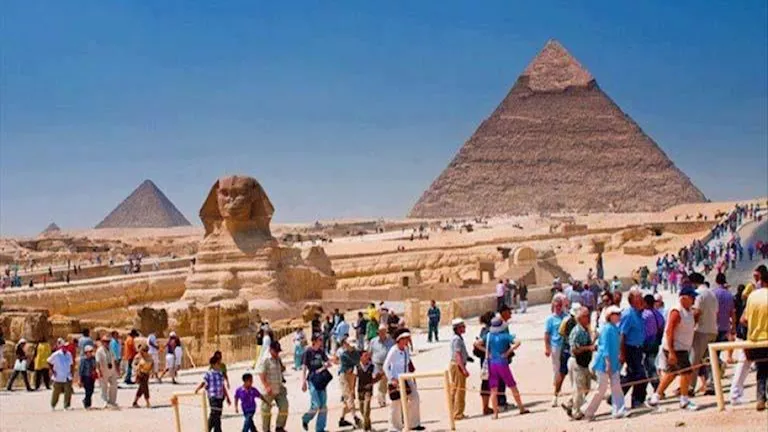 السياحة تصدر إنذارًا عاجلًا حول مغادرة السياح من الوجهات المصرية السياحة تصدر إنذارًا عاجلًا حول مغادرة السياح من الوجهات المصرية