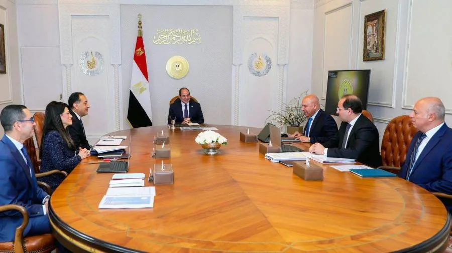 السيسي يأمر بتعزيز قدرة الاقتصاد المصري على المنافسة وتشجيع الاستثمار الخارجي ضمن خطة وطنية متكاملة. السيسي يأمر بتعزيز قدرة الاقتصاد المصري على المنافسة وتشجيع الاستثمار الخارجي ضمن خطة وطنية متكاملة.