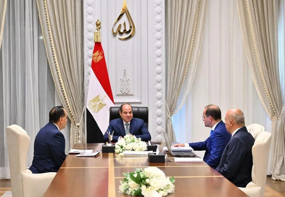 السيسي يطالب باتخاذ تدابير مالية واستراتيجية بشأن السلع في ضوء المستجدات الإقليمية السيسي يطالب باتخاذ تدابير مالية واستراتيجية بشأن السلع في ضوء المستجدات الإقليمية