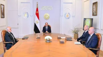السيسي يوافق على إطلاق مبادرة “مصر معكم” لدعم أسر الشهداء.