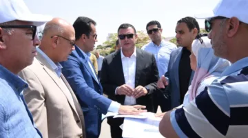 «الشربيني» يزور مشروع الإسكان البيئي وتحديث شبكة الصرف الصناعي في المنطقة الصناعية A1 بالعاشر من رمضان