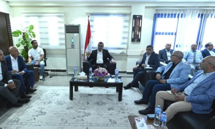“الشربيني” يقوم بجولة في مركز خدمة المواطنين بمدينة بدر ويستعرض المشاريع هناك “الشربيني” يقوم بجولة في مركز خدمة المواطنين بمدينة بدر ويستعرض المشاريع هناك