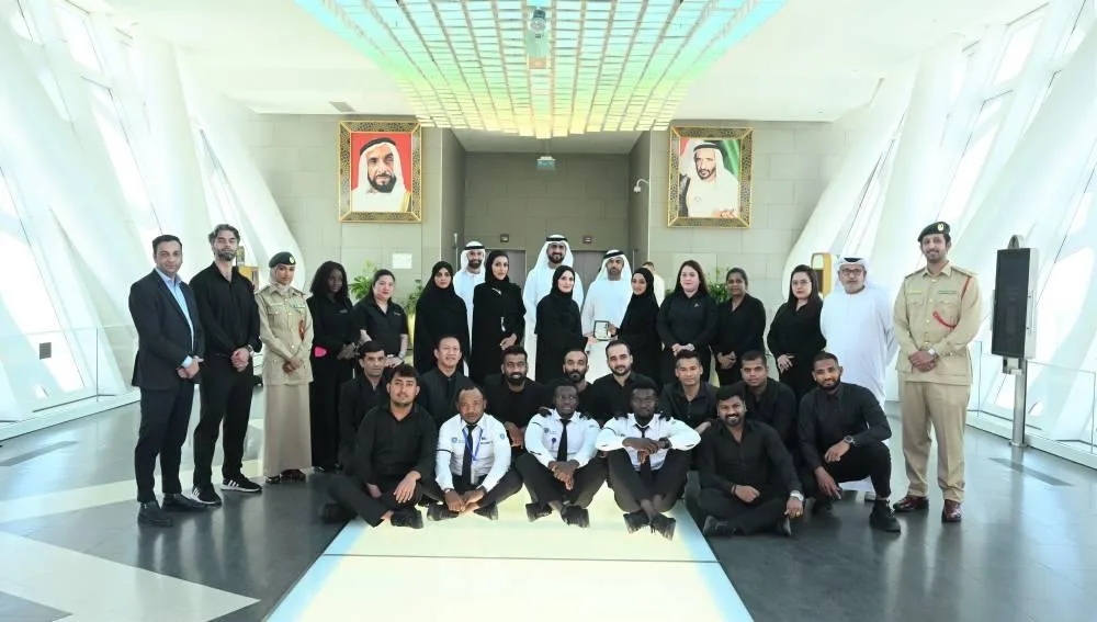 «الشرطة السياحية» تُنبه موظفي برواز دبي بالوعي السياحي «الشرطة السياحية» تُنبه موظفي برواز دبي بالوعي السياحي