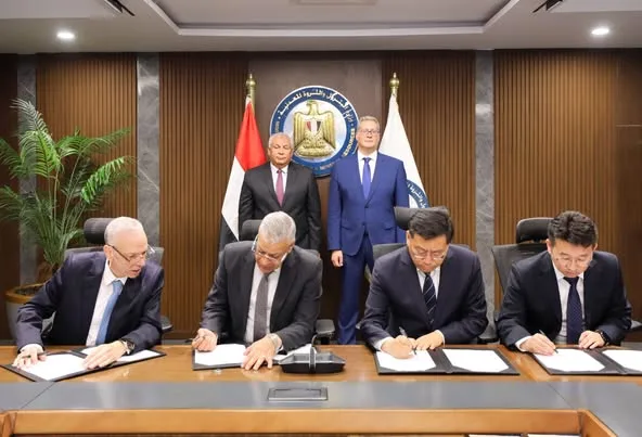الشركتان الصينيتان CSCEC وECEC تنجزان مشروع مصنع حامض الفسفوريك باستثمار قدره 658 مليون دولار الشركتان الصينيتان CSCEC وECEC تنجزان مشروع مصنع حامض الفسفوريك باستثمار قدره 658 مليون دولار