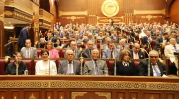 الشيوخ يتناولون تأثيرات قانون التأمين الصحي والضرائب على العقارات المبنية.