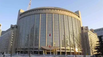 الصين تعبر عن تأييدها لإيران وتحث على التوصل إلى حل دبلوماسي سياسي.