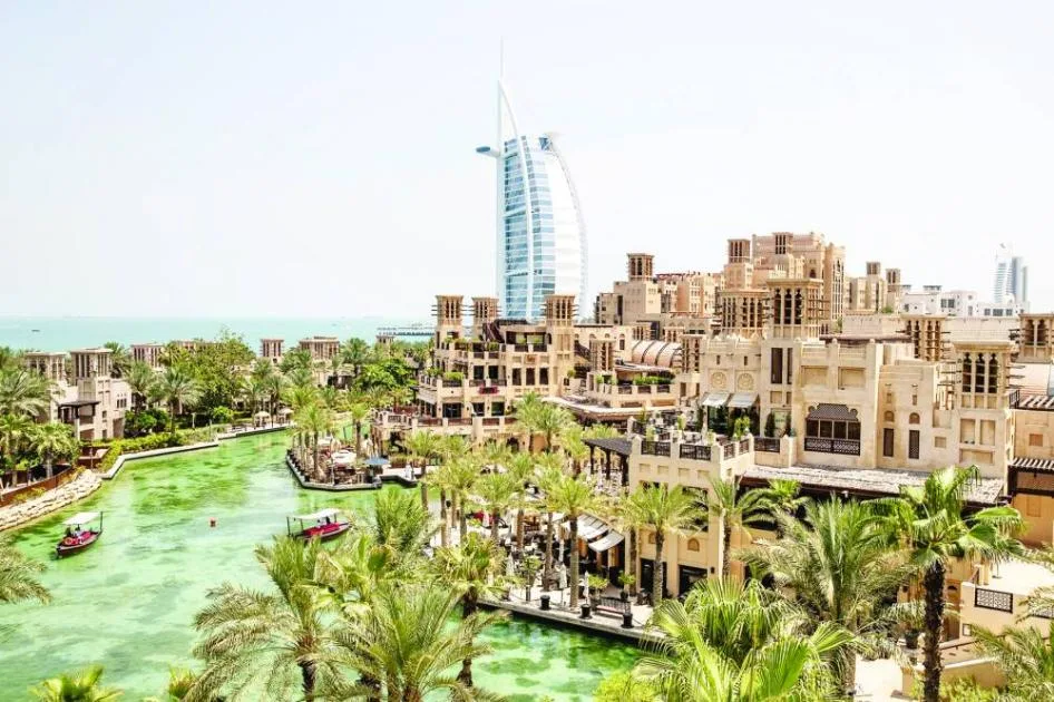الضيافة: مجال حيوي يعزز طموحات الكوادر الوطنية الإماراتية الضيافة: مجال حيوي يعزز طموحات الكوادر الوطنية الإماراتية