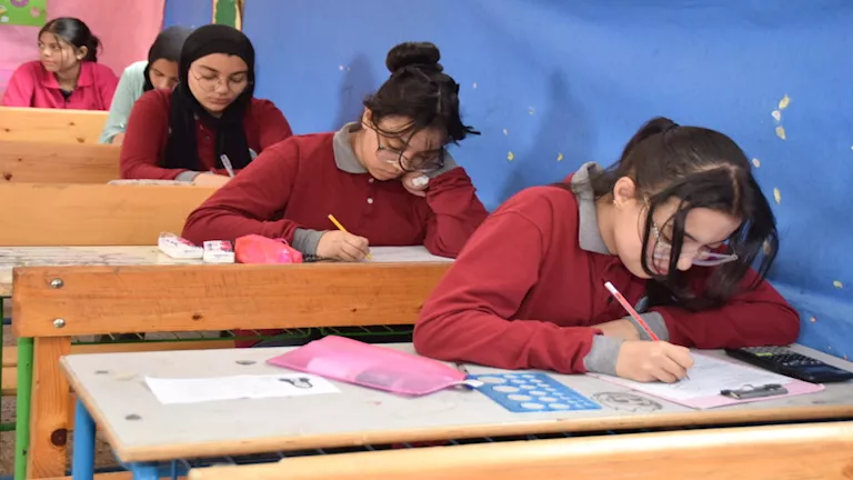 الطلاب في الإسماعيلية يؤدون امتحانات اللغة الإنجليزية والفنون في اليوم الرابع من المرحلة الإعدادية الطلاب في الإسماعيلية يؤدون امتحانات اللغة الإنجليزية والفنون في اليوم الرابع من المرحلة الإعدادية