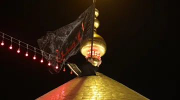 العتبة العلوية المقدسة تشرع في مراسم تغيير الراية احتفالًا ببدء شهر محرم الحرام