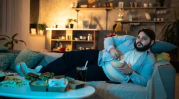 العمل لساعات طويلة لا يضمن الثراء: 8 عادات ليلية قد تدمر حياتك