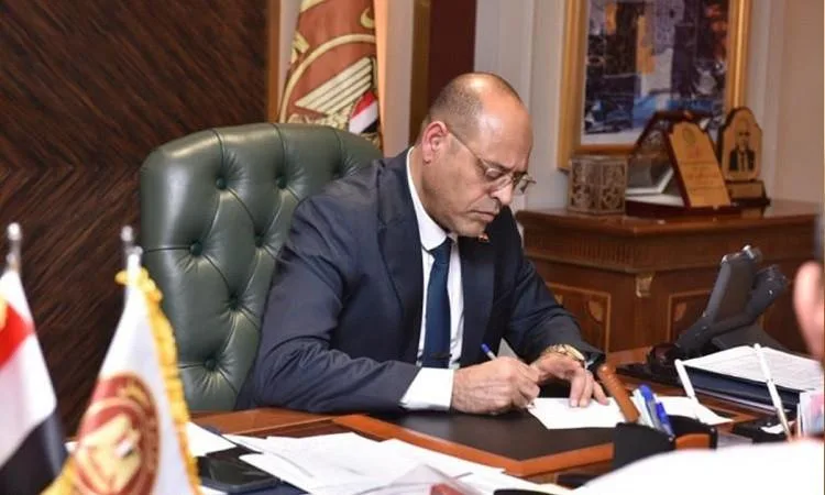 “العمل” يُخصص 200 ألف جنيه لأسرة كل متوفي و20 ألف جنيه لكل مصاب في حادث المنوفية