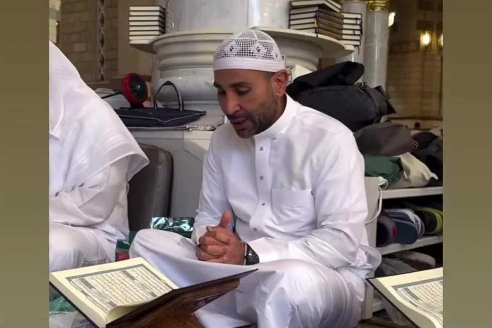 «العودة إلى الله».. أحمد سعد يتلو القرآن في المسجد النبوي (فيديو) «العودة إلى الله».. أحمد سعد يتلو القرآن في المسجد النبوي (فيديو)