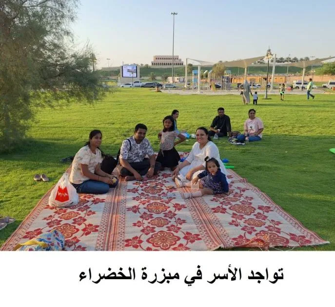 «العين» تأسر قلوب الأهالي والزوار بعروض الألعاب النارية والفنون التقليدية «العين» تأسر قلوب الأهالي والزوار بعروض الألعاب النارية والفنون التقليدية