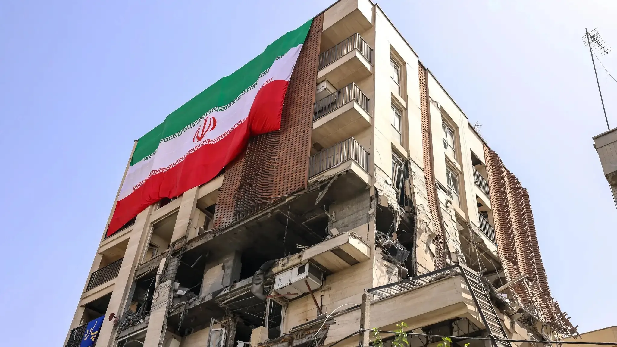 الغرب وإزالة النظام الإيراني الغرب وإزالة النظام الإيراني