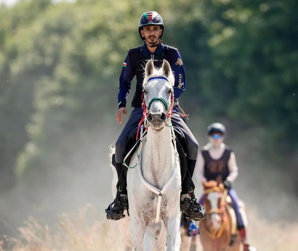 الفارس علي آل سعيد يتأهل مجددًا لنهائي كأس العالم في رياضة القدرة والتحمل الفارس علي آل سعيد يتأهل مجددًا لنهائي كأس العالم في رياضة القدرة والتحمل