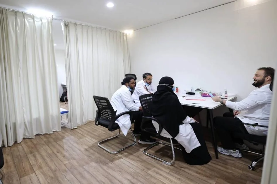 الفرق الطبية تستمر في تقديم خدماتها خلال وصول حجاج الإمارات إلى مشعر منى