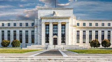 الفيدرالي الأمريكي يعقد اجتماعه مع توقعات باستقرار أسعار الفائدة دون تعديل