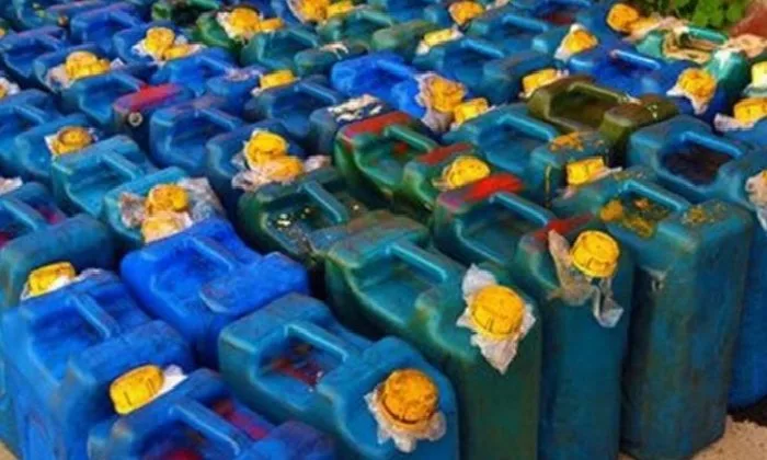 القبض على 3 محطات تلاعبت ببيع 130 ألف لتر من السولار والبنزين في السوق السوداء بالبحيرة