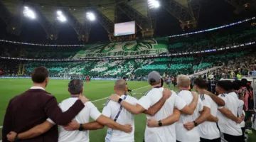 الكأس في استقبال الجماهير.. الأهلي يكرم مشجعيه بعد تحقيق إنجاز آسيا