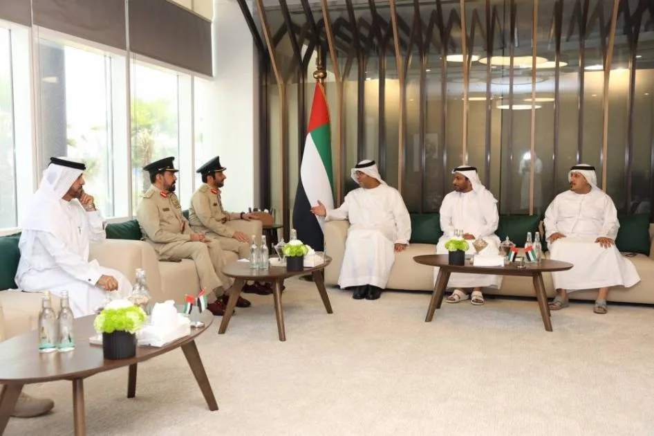 «اللجنة الوطنية لحقوق الإنسان» وشرطة دبي تناقشان سبل تعزيز التعاون «اللجنة الوطنية لحقوق الإنسان» وشرطة دبي تناقشان سبل تعزيز التعاون