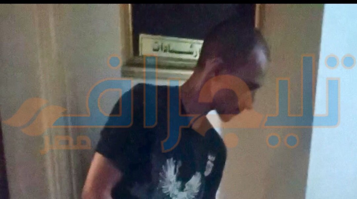المتهم الثالث في قضية “قاتل الإسكندرية” يواجه المحكمة: “لم يعرفوا” المتهم الثالث في قضية “قاتل الإسكندرية” يواجه المحكمة: “لم يعرفوا”