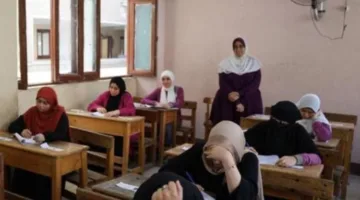 المدرسة الثانوية الأزهرية: طلاب الشعبة العلمية يقومون بامتحان التوحيد اليوم.
