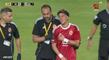 المدير الرياضي للنادي الأهلي يزور إمام عاشور في المستشفى للاطمئنان عليه.