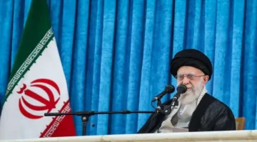 المرشد الإيراني الأعلى يحذر إسرائيل من عواقب وخيمة مؤلمة بعد الهجوم